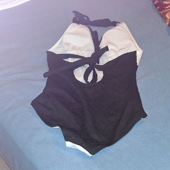 CHANEL Vintage Black & White One Piece Swimsuit Medium Fits 6-10 - Picture 8 of 10